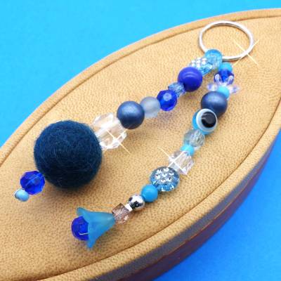 Taschenanhänger, blau, Blüten, Filzperle, Schlüsselring, 12 cm, Doppelstrang, Gastgeschenk