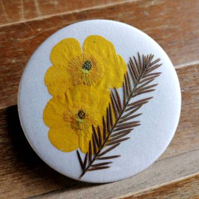 Blütenbutton, Butterblumen und Blatt, 59mm, handgemacht.