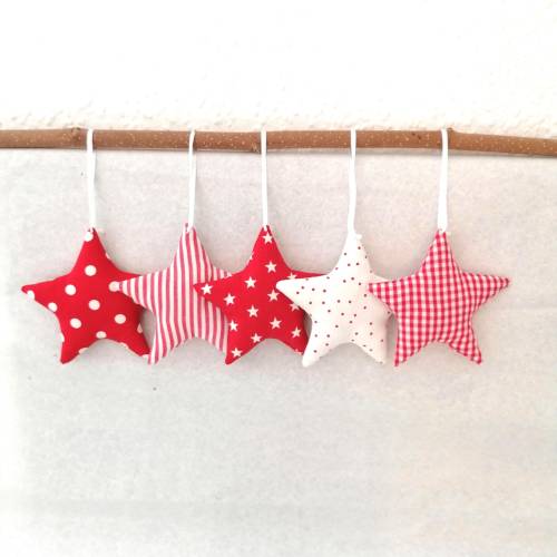 5 Sterne aus Stoff in rot und weiß für die Weihnachtsdeko // Landhausdeko // Fensterschmuck