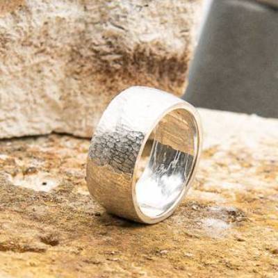 massiver breiter Ring mit gehämmerter Struktur, Weihnachten Geburtstag Geschenkidee, Männerschmuck, Mittelalter, Silber