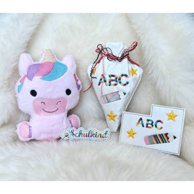 Stickdatei Einschulung Set mit Schlüsselanhänger, Schultüte, Kuscheltier & Lesezeichen – In the Hoop Einhorn