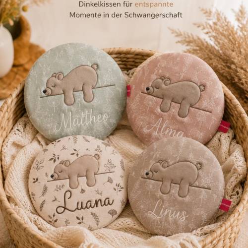 Bio Dinkelkissen mit Namen Baby – personalisiertes Wärmekissen schlafender Teddybär – Geburtsgeschenk optional Lavendel