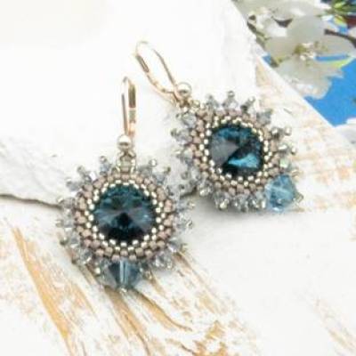 Lässig funkelnde blaue Ohrringe, handgemachte Ohrhänger, Unikat Glasperlenschmuck, Geschenkidee für Frauen, Weihnachten