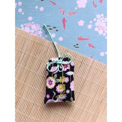Omamori Schwarze Kraniche "Liebe"