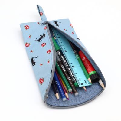 Schlafsackmäppchen blau mit Rosen und schwarzen Katzen, Geschenk für Katzenfans, handgenäht aus Baumwolle, waschbar