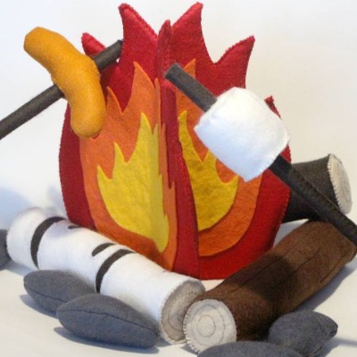 Lagerfeuer Spielset aus Filz – handgenäht mit Wurst & Marshmallow für Kinderküche & Camping Rollenspiel