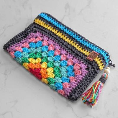 Häkel-Clutch Regenbogen Grau – Baumwolle Reißverschlusstasche mit Quaste