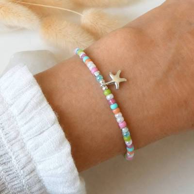 Armband aus kleinen Glasperlen mit Anhänger Seestern, Herz, Sonne oder Muschel