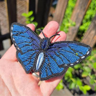 Makramee-Schmetterling mit Kyanit, Halsreif oder Haarspange