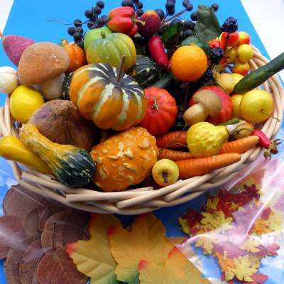 Herbstdekoration - Kürbisse, Früchte, Gemüse, Obst, Pilzen und Blättern - Korb optional