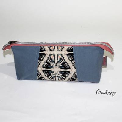 Allrounder-Reißverschlusstäschchen "Doria" aus Oilskin und Baumwollcanvas