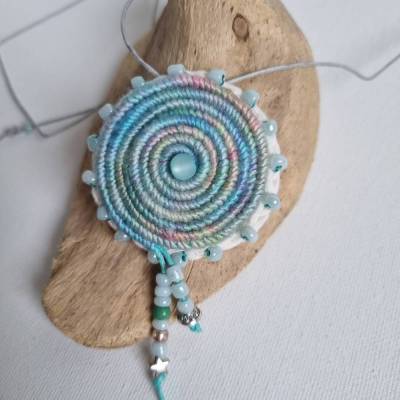 Häkelschmuck, einzigartige Wollspirale mit Perlen