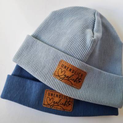 Ripp-Beanie mit Statement-Label, Kopfumfang 46, in Blautönen - von he-ART by helen hesse