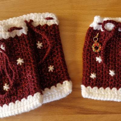 Geschenktäschchen für Weihnachten, gehäkelt, mit kleinem Anhänger