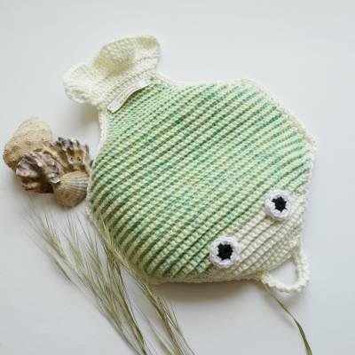 Ein gehäkelter Topflappen als Scholle,Plattfisch - Fisch,Potholder,Küchenhelfer,Geschenk,Horoskop,maritim,hellgrün