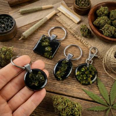 Schlüsselanhänger mit echter Hanfblüte – Handgefertigter Edelstahl Cannabis Schmuck | 420 Geschenkidee