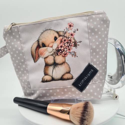 Kosmetiktasche Hase süß | Schminktasche beige gepunktet | Kulturbeutel handmade | Make-up Tasche mit Blumen Häschen
