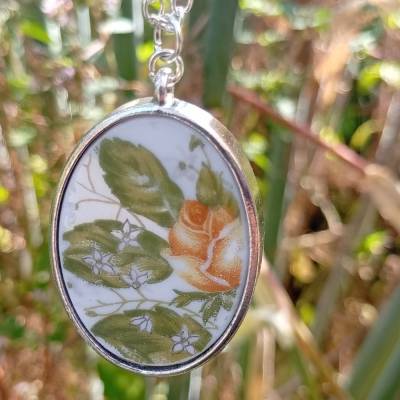 Kette Amulett handarbeit Porzellan Vintage