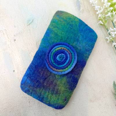 KLEINES ETUI/TÄSCHCHEN, zur Aufbewahrung vieler Dinge, Naturmaterial Filz/Wolle, Handmade, Farbe Blau/Grün/Lila