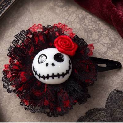 Haarspange mit Skull, schwarzer Satinrose und dreilagiger roter Spitze  handgefertigt