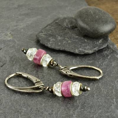 Ohrringe mit Turmalin und Aquamarin, rosa und weiß, schwarz rhodiniertes Silber, Hängeohrringe Geschenk zum Hochzeitstag