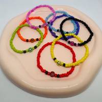 Smiley Perlenarmband – Handgefertigtes Kawaii Armband – Buntes Emoji Armband – Sommer Schmuck – Festival Accessoire