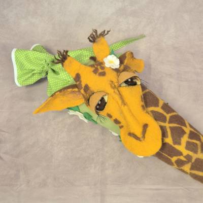 Zauberhafte handgefilzte Schultüte im Giraffen-Design