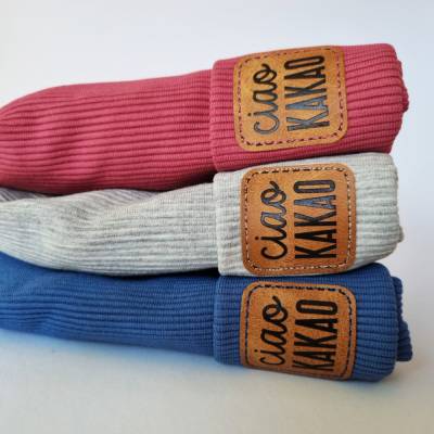 Ripp-Beanie mit Statement-Label, Kopfumfang 54, in Blau, Grau oder Pink - von he-ART by helen hesse
