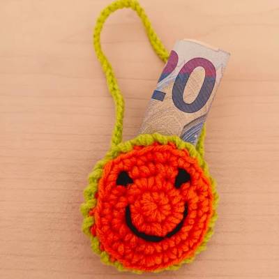 Schlüsselanhänger Gehäkelter Smiley 6 cm Autospiegel Camper Taschenbaumler