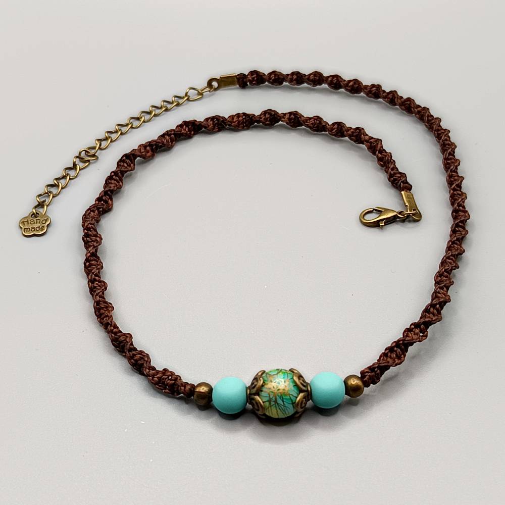 Makramee Kette mit Spiralknotenin dunkelbraun mit Acrylperlen in türkisblau und bronzefarbenen Metallperlen Bild 1