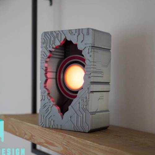 DC Cyborg Diorama – Futuristische LED-Deko | 3D-gedrucktes Sammlerstück | Sci-Fi Ambiente