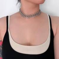 Chainmail neu interpretiertes Tattoo-Choker-Halsband im 90er-Jahre-Stil