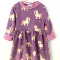 Einhorn Kleid für kleine Mädchen, aus Jersey, Grundfarbe - helle Traube, Motiv - Glitzer Einhörner
