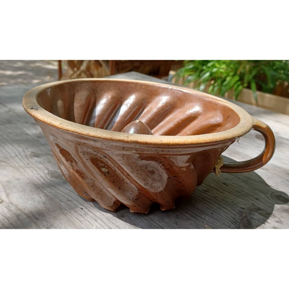 Vintage - kleine alte Gugelhupf Backform in Ton