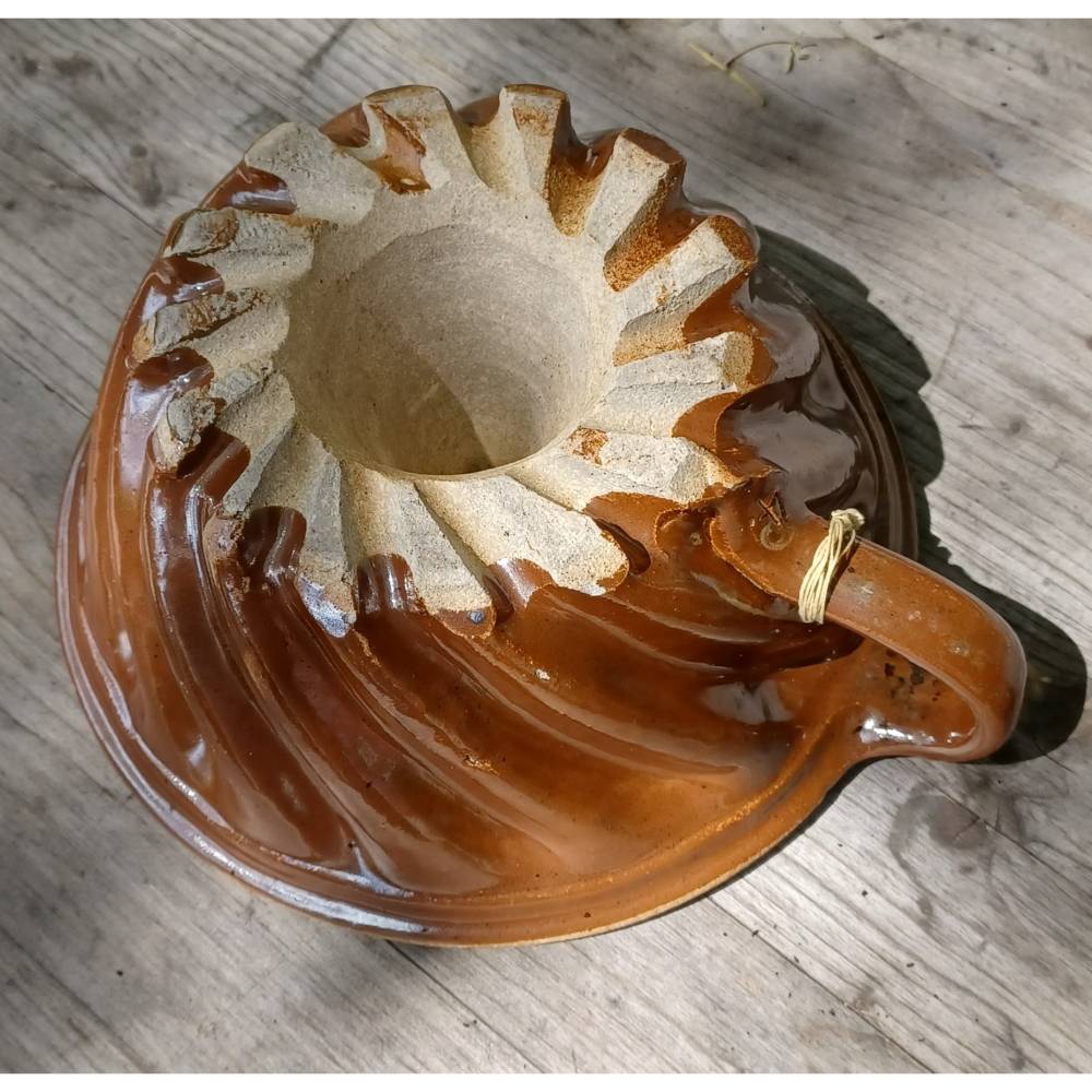 Vintage - kleine alte Gugelhupf Backform in Ton