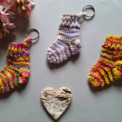 Schlüsselanhänger Minisocke Sockenschlüsselanhänger Glücksbringer Geschenk - verschiedene Farben wählbar #26.26.1-3