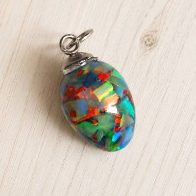 Synthetischer Opal Anhänger Blau-Grün-Orange – Farbspiel Edelstein, 2,5 × 1,5 cm