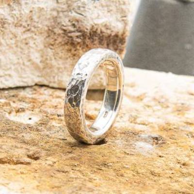 massiver Ring mit gehämmerter Struktur, Mittelalterschmuck, handgemachtes Unikat, Silber, Mann Männer Frau, Geschenkidee