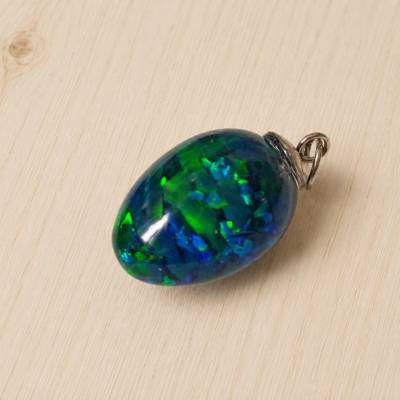 Synthetischer Opal Anhänger Blau-Grün – Farbspiel Edelstein, UV-beständig, 2,5 × 1,5 cm