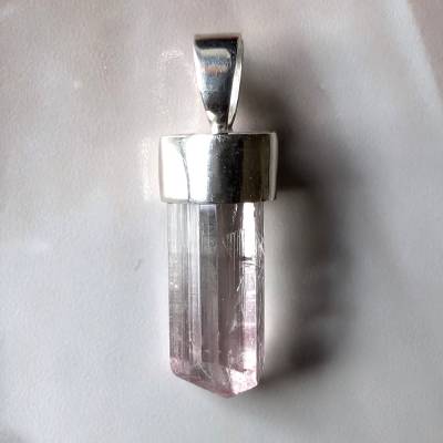 Rosa Turmalin-Rubellit-Kristall-Anhänger mit Silber