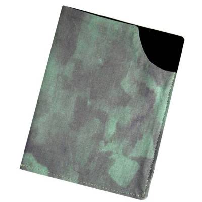 Impfpasshülle Camouflage grün – Waschbare Schutzhülle aus doppellagiger Baumwolle, verstärkt & passgenau