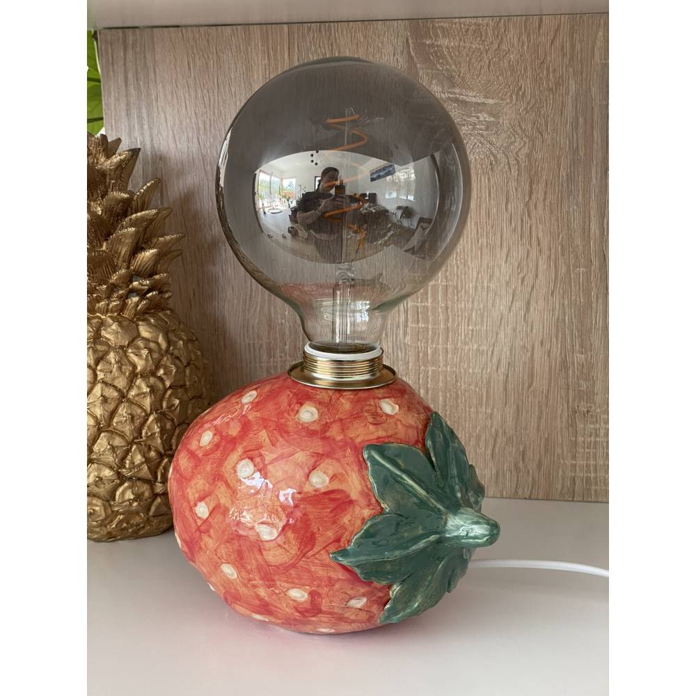 Erdbeer - Tischlampe aus Steingut Bild 1