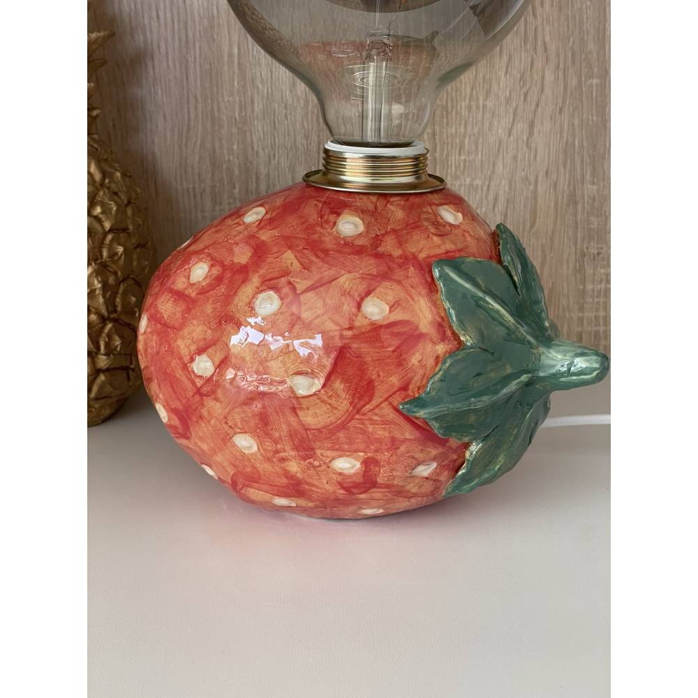 Erdbeer - Tischlampe aus Steingut Bild 3