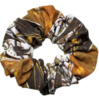 Haargummi Scrunchie Fantasy Brown – Handgenäht aus Baumwolle mit einzigartigem Muster