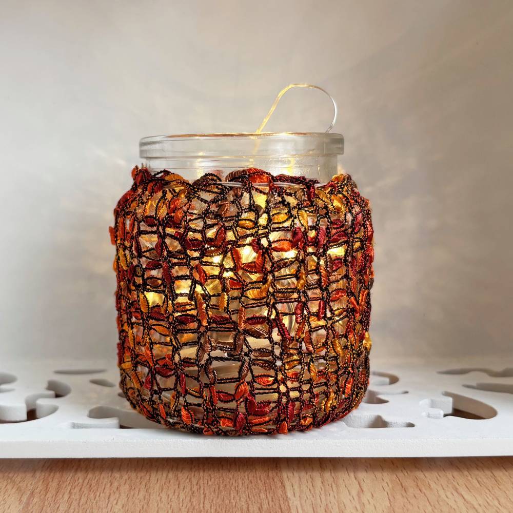 Kleines Lichtglas mit handgestricktem Bezug Deko für Teelicht oder Lichterkette