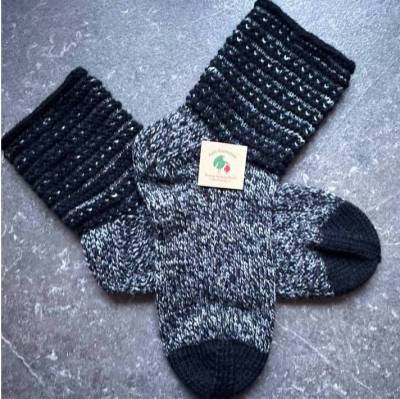 Handgestrickte Socken Gr. 42/43 – Warme Socken mit Muster im Bund, unisex grau schwarz moulinè, Geschenkidee