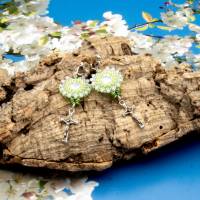 Funkelnde Glasperlen Ohrclips in grün, Beadwork Sommerohrschmuck, handgemacht Unikat, Geschenkidee Frau, Braut, Hochzeit
