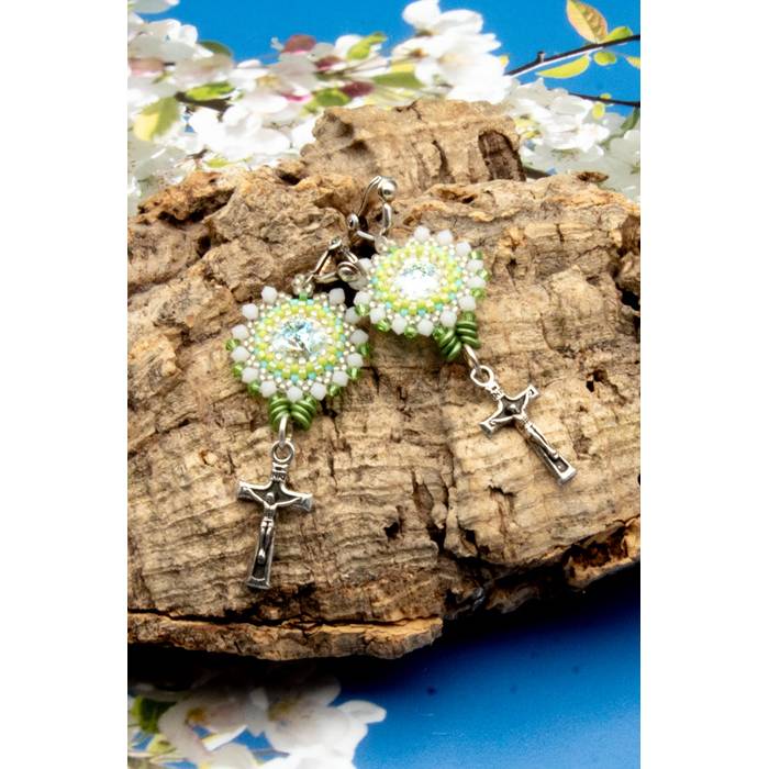 Funkelnde Glasperlen Ohrclips in grün, Beadwork Sommerohrschmuck, handgemacht Unikat, Geschenkidee Frau, Braut, Hochzeit Bild 4