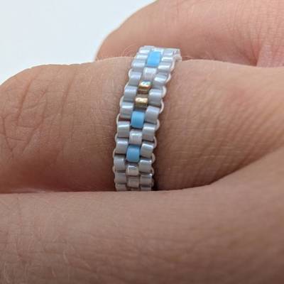 personalisierter Ring mit Morsecode in Wunschfarben | schmal | individualisierter Perlenschmuck | einzigartiges Geschenk