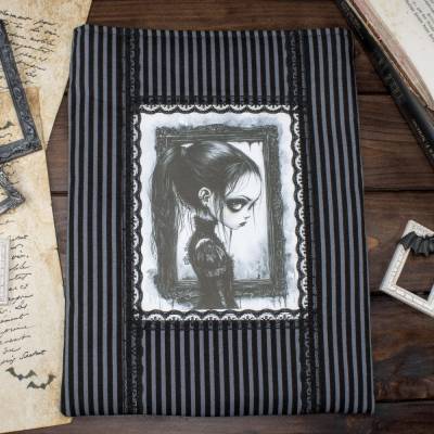 Buchtasche Gothic Girl für Taschenbücher & Hardcover | gepolsterte Buchhülle aus Stoff | handgefertigt